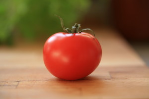 Tomato-on-cuttingboard